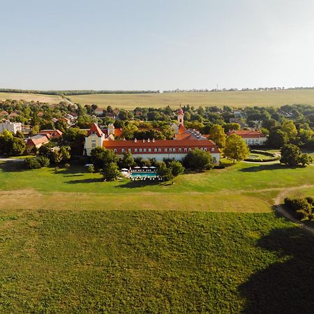 Hotel Chateau Bela Екстер'єр фото