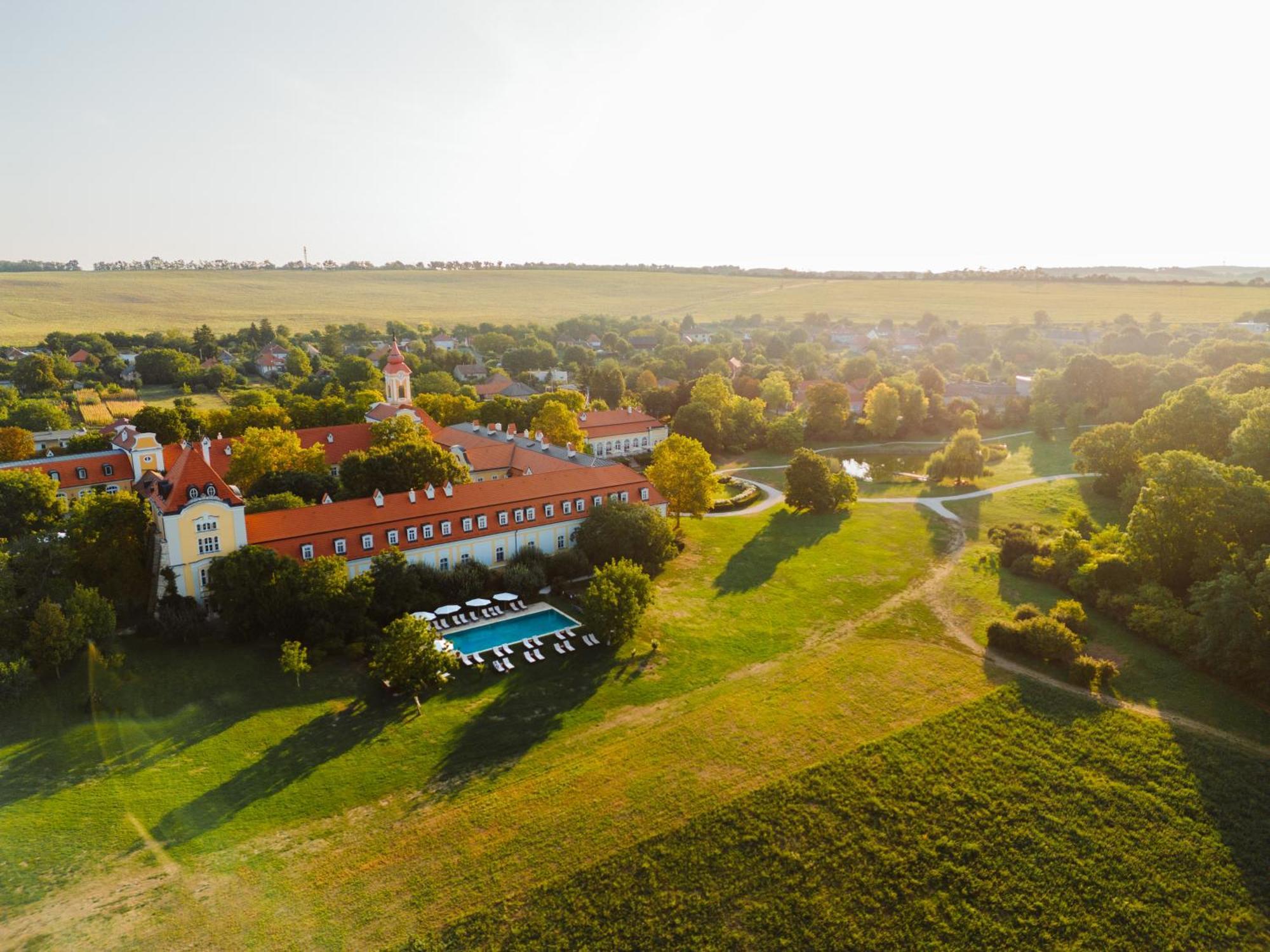 Hotel Chateau Bela Екстер'єр фото