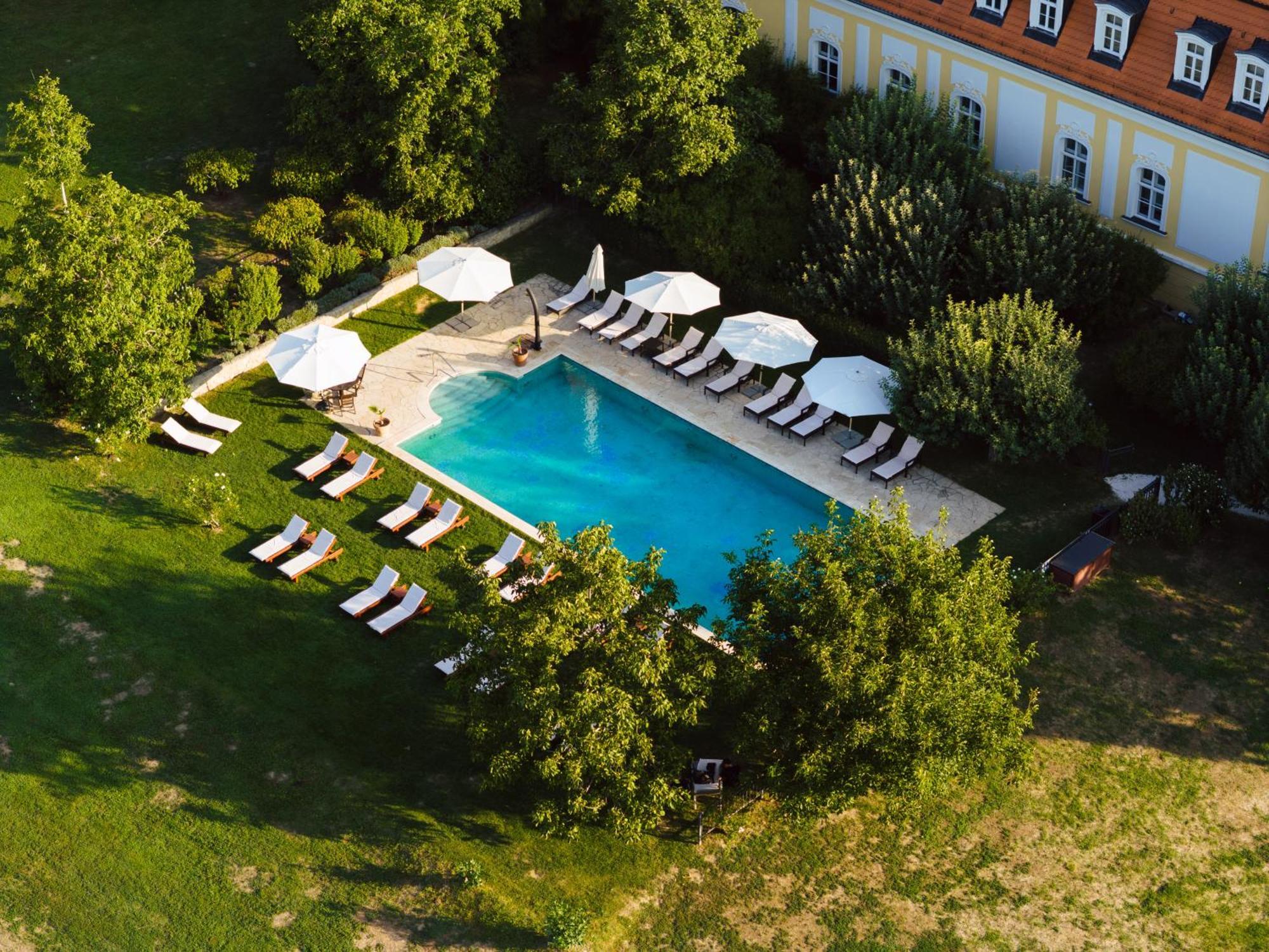 Hotel Chateau Bela Екстер'єр фото
